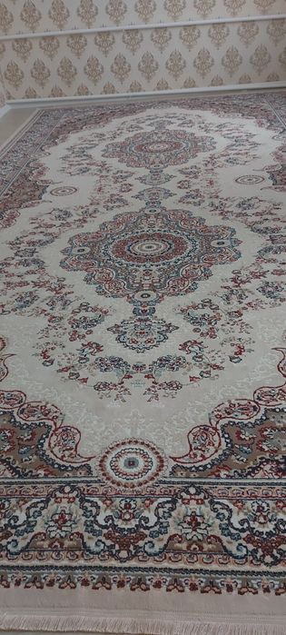 Ковер для гостиной,б/у