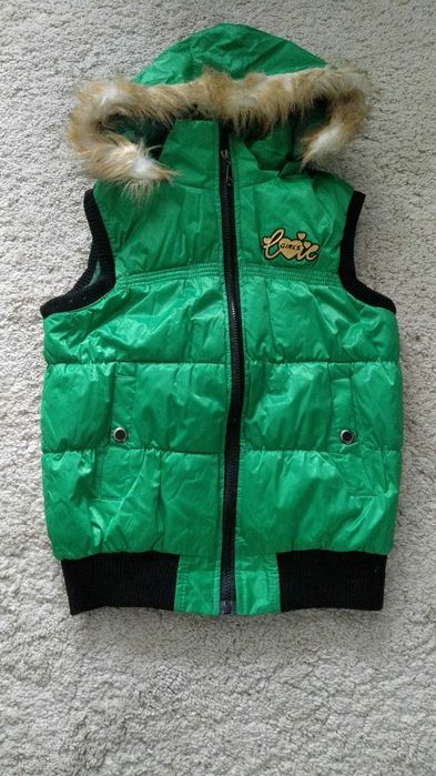 Продам детские куртки.