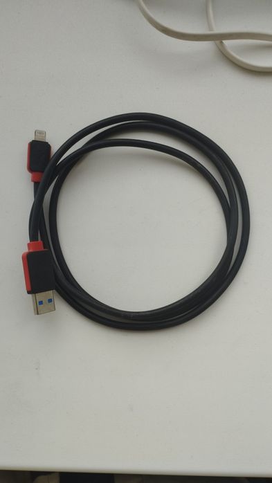 Продам зарядную кабель на Айфон