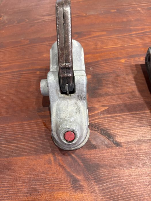 Лапа за теглич ( KNOTT и AL - KO)