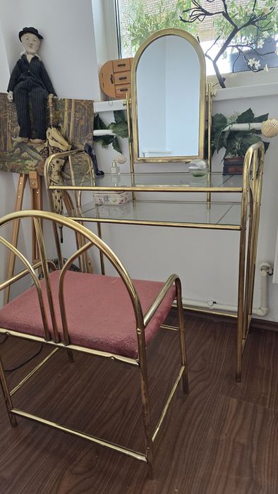 Masuta vintage machiaj cu oglinda si scaun