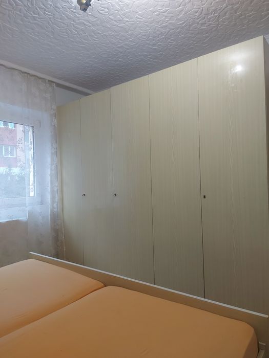 Închiriez apartament cu 2 camere