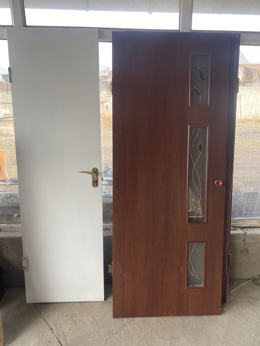 Двери белый 1штук коричневый 2штук все вместе 15000тг