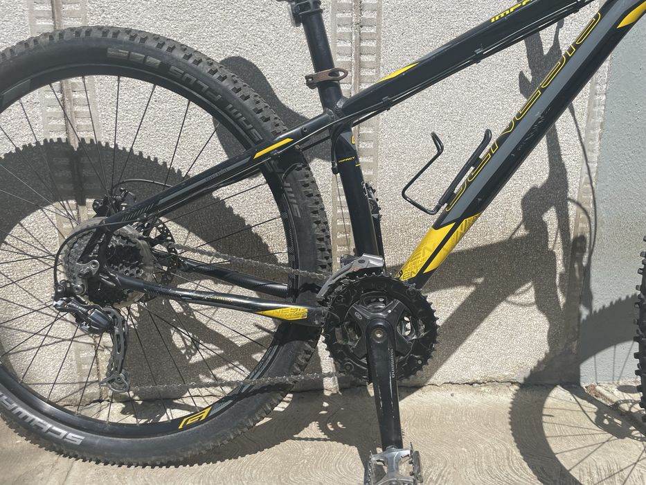 Vând bicicleta Genesis