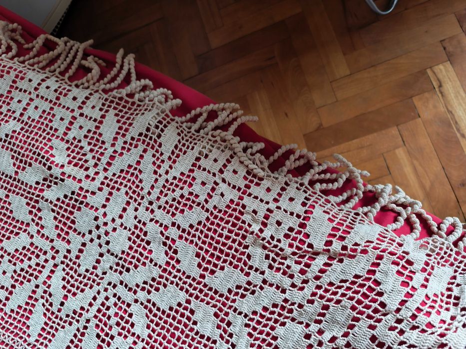 Продавам плетени на една кука покривки