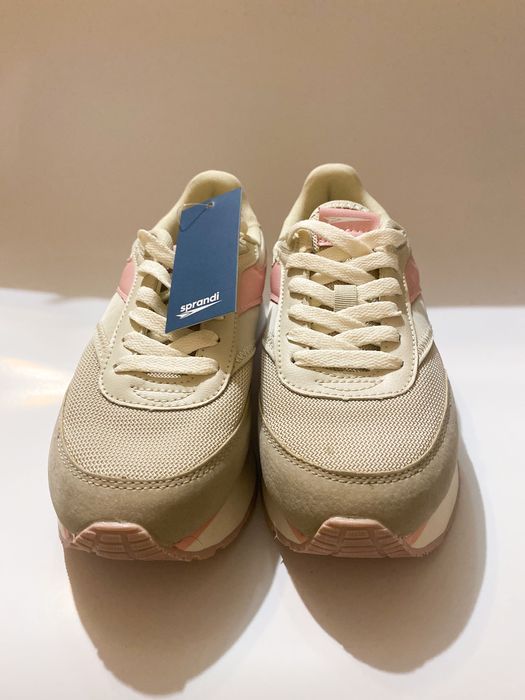 С етикет - маратонки Sprandi