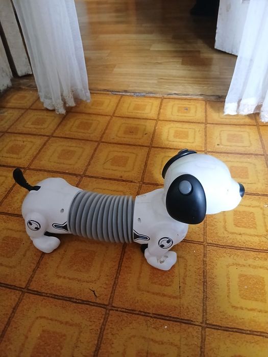 Собака-робот на батарейках