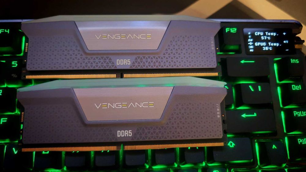 Рам памет Corsair VENGEANCE RGB 32GB (2x16GB) DDR5 6000MHz CL30