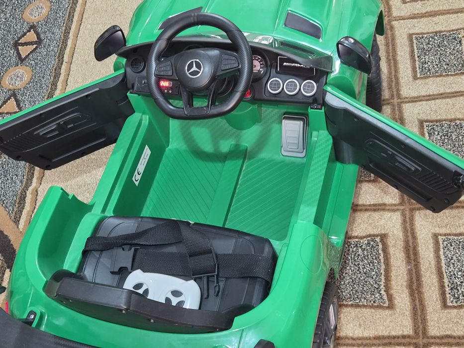 Vând mașinuță electrică copii Mercedes-Benz AMG GT 12V – stare excelentă