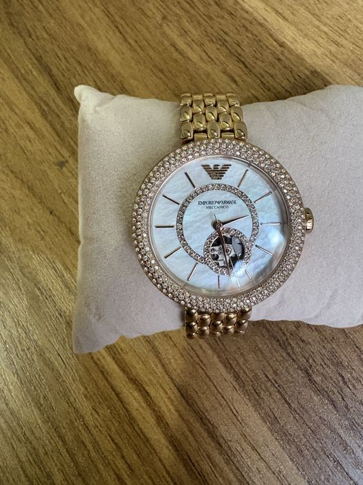 Ayollar soati ARMANI