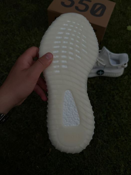 Adidasi Yeezy 350 V2 White / Premium / 2026