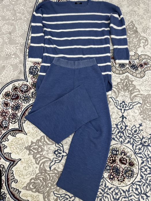 Зимний костюм-двойка: тёплый, плотный и очень удобный.