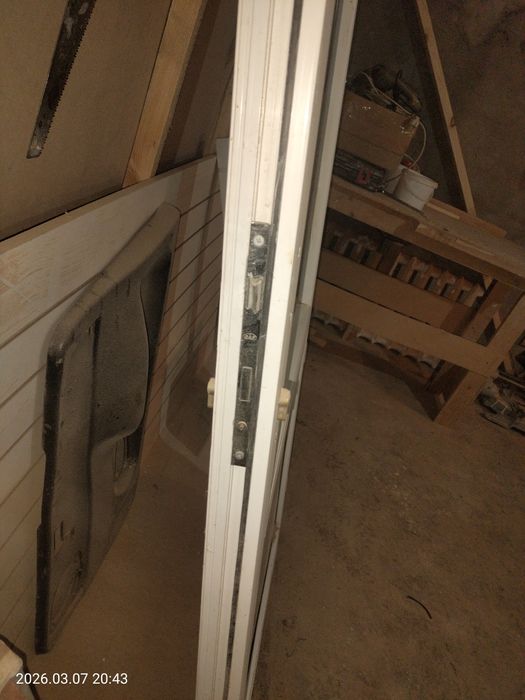 Пластиковые дверь без каркаса