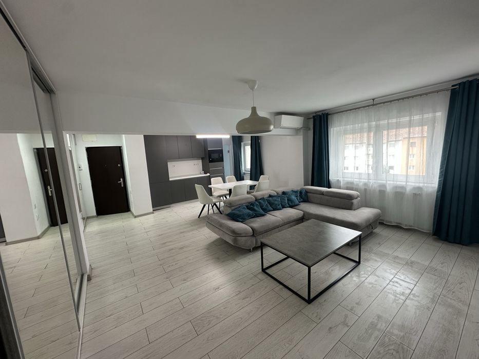 Apartament 4 camere de închiriat