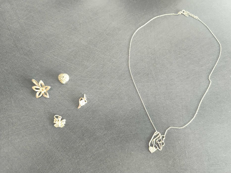 Сребърни гривни и синджири