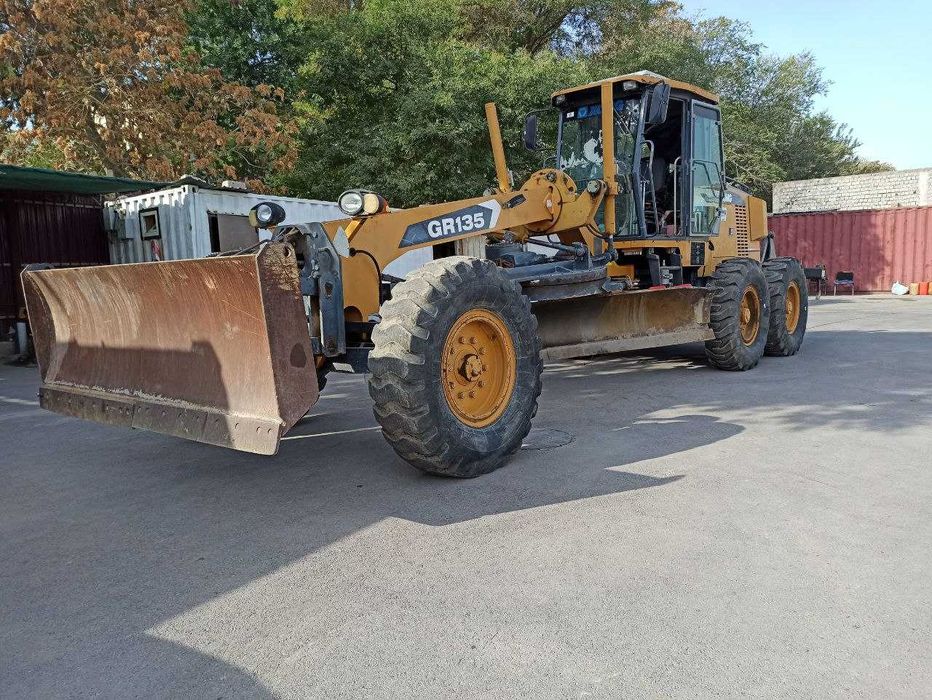 Автогрейдер GR135 б/у в отличном состоянии