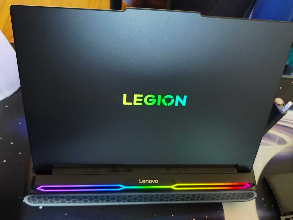 Lenovo Legion Pro 7i 16IAX10H | Ultra 9 275HX | RTX 5090 24GB | 64GB RAM | OLED 240Hz | Garantie eMAG