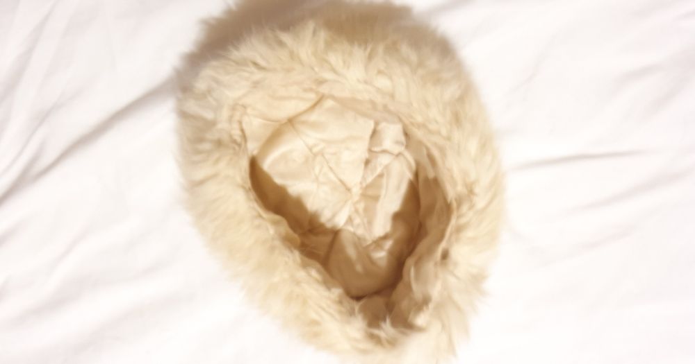 Căciuli blana naturala impecabile alba si neagra 54-56 cm