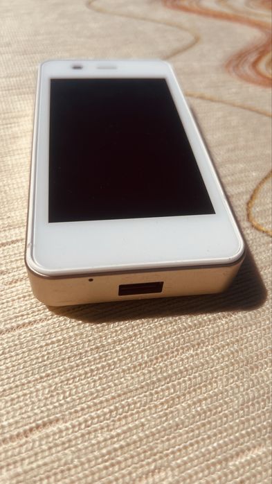 Мобилен 4G/LTE Wi-Fi рутер GlocalMe G3 (G1611) + Power Bank 5350 mAh