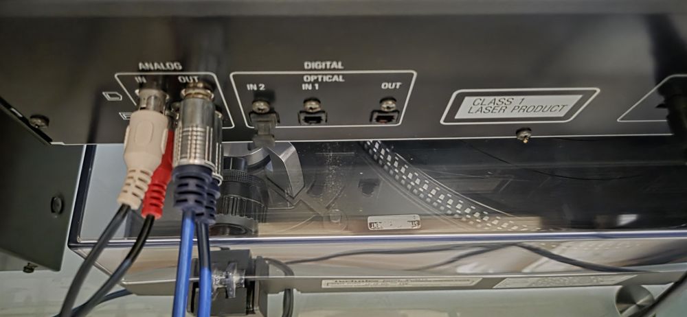 Minidisc technics SJ-MD100 cu telecomanda originala  in stare perfecta de functionare.