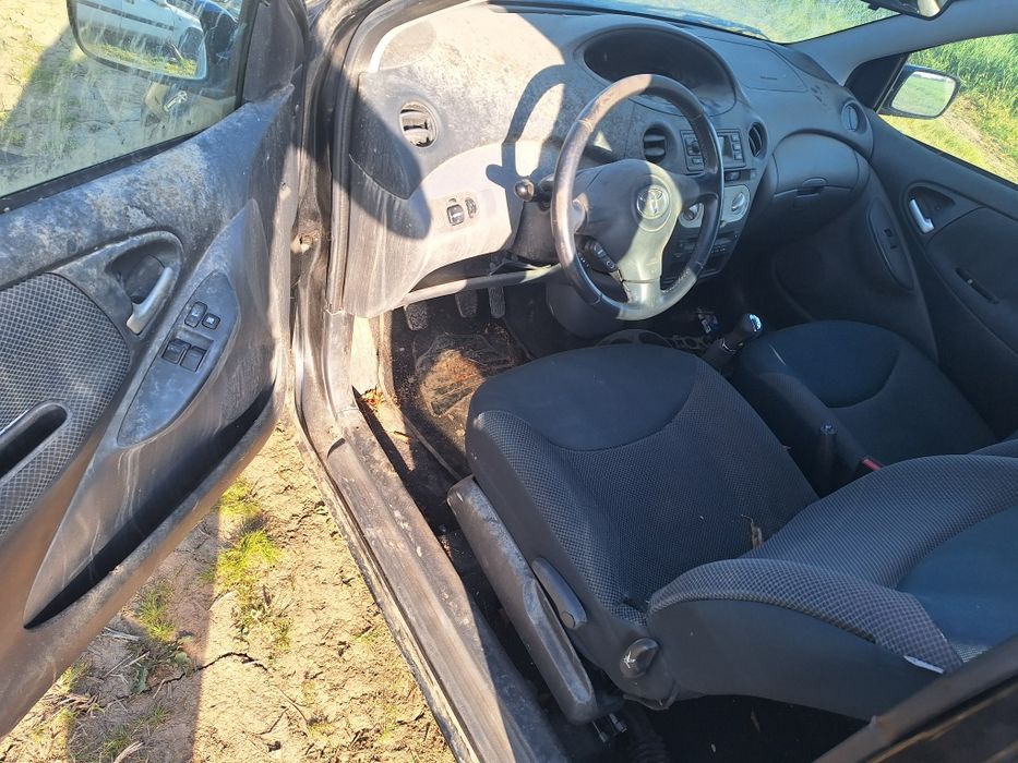 Dezmembrez toyota yaris