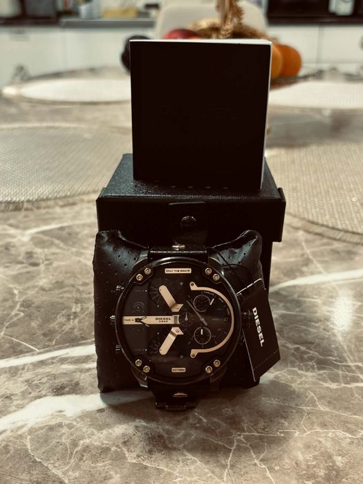 Продавам часовник Diesel
