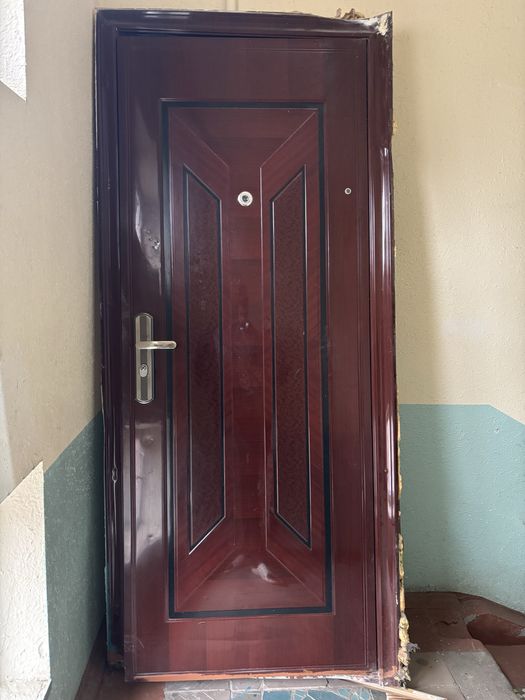 Продается дверь в хорошем состояний