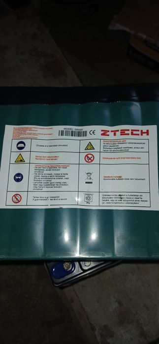 Baterii de scuter 12v și 20 amperi