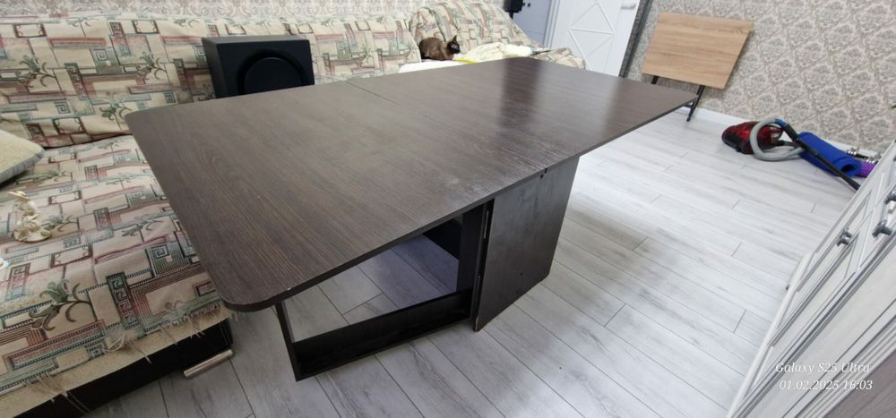 Продам стол книжка