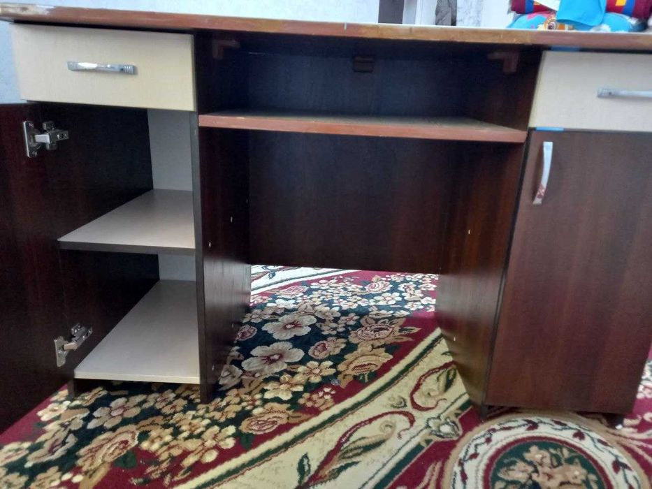 Продаю письменный  стол