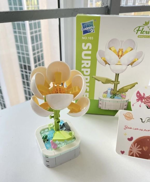 Пионы в колбе конструктор цветы