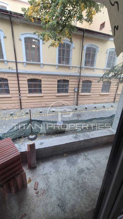 Тристаен апартамент в Центъра