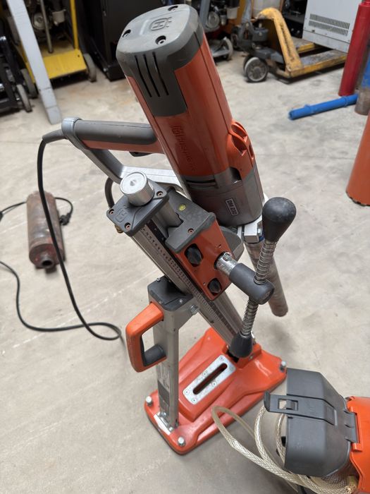Carota cu stativ Husqvarna DM 230 + pompa apa WT15i / pana la 150 mm