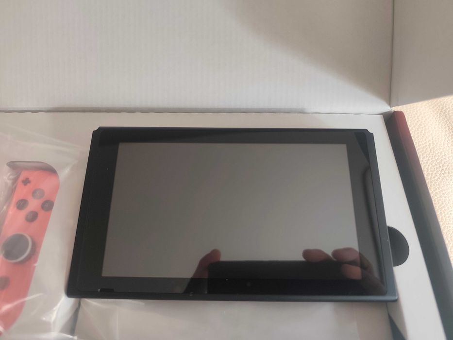 Nintendo Switch комплект + 1TB microSD + FIFA 21 – Отлично състояние