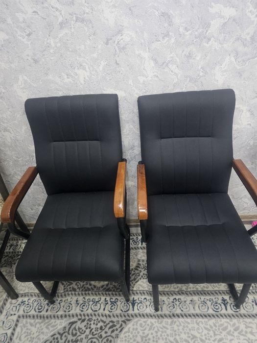 Kreslo 4dona bor donasi 600mingdan realniy olmoqchila tel qilila