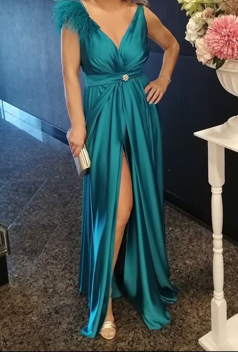 Rochie de ocazie cu pene de struț