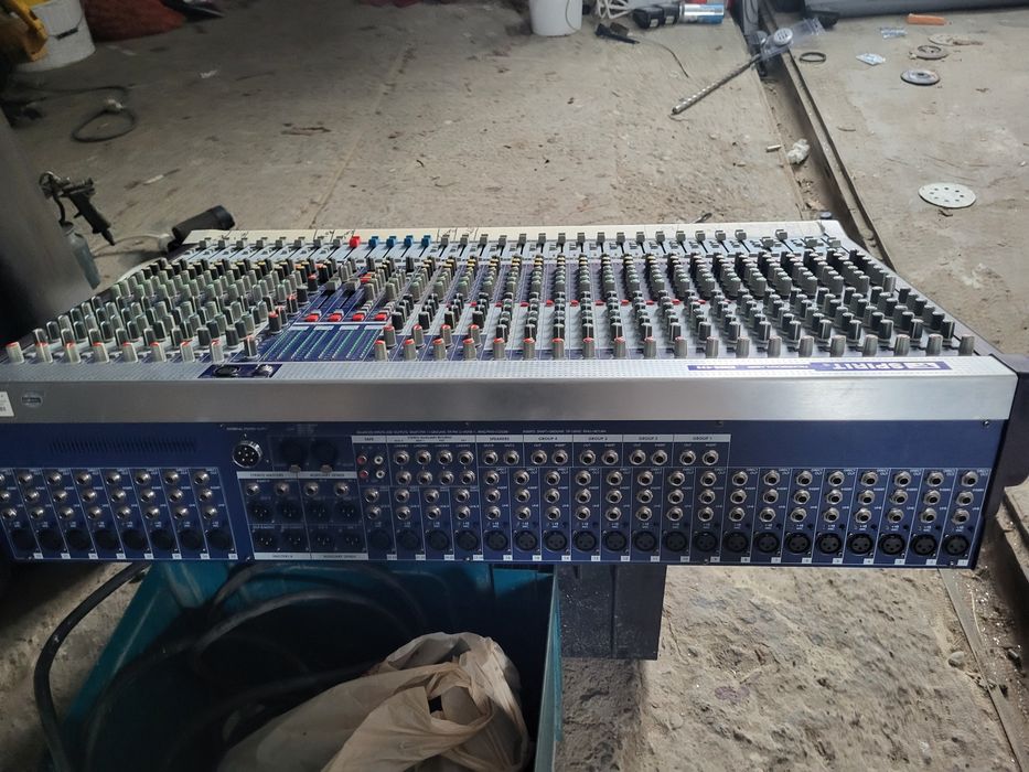 Mixer soundcraft  spirit king 432