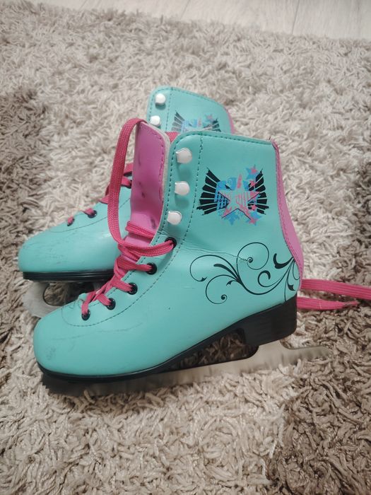 Продам коньки женское