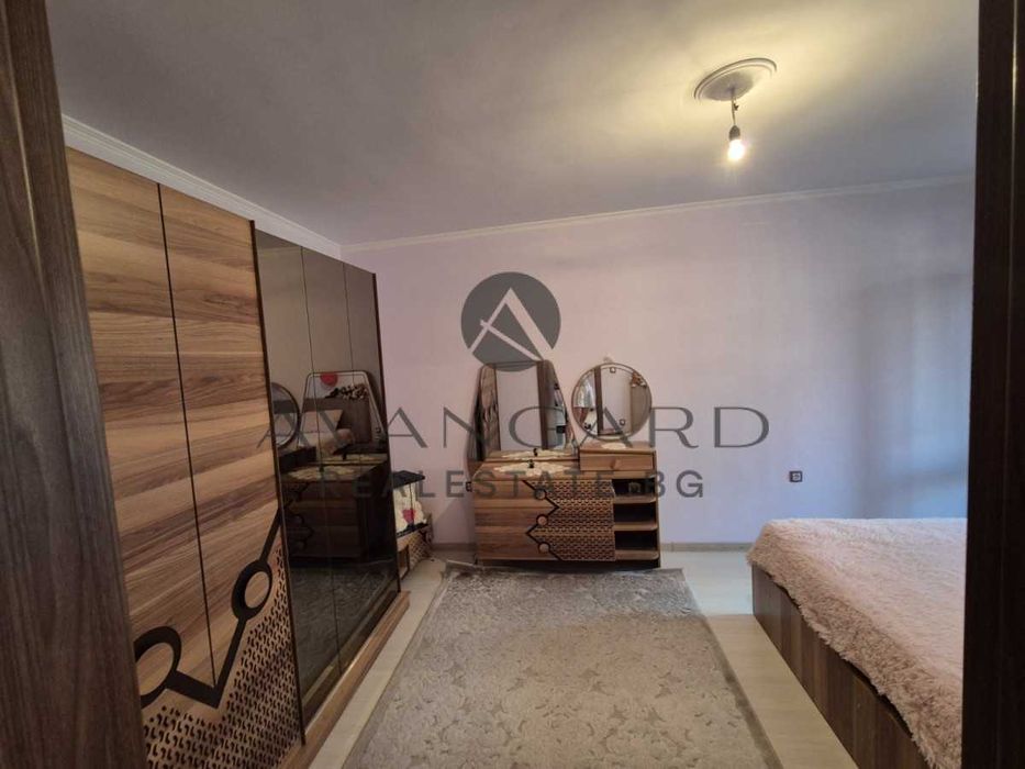 Продава се Тристаен апартамент в Пловдив, Остромила - 120 кв.м за 1550 €/кв.м - Снимка #5