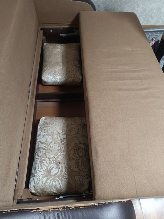 Диван.          .