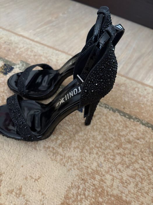 Чисто нови токчета 36ти номер