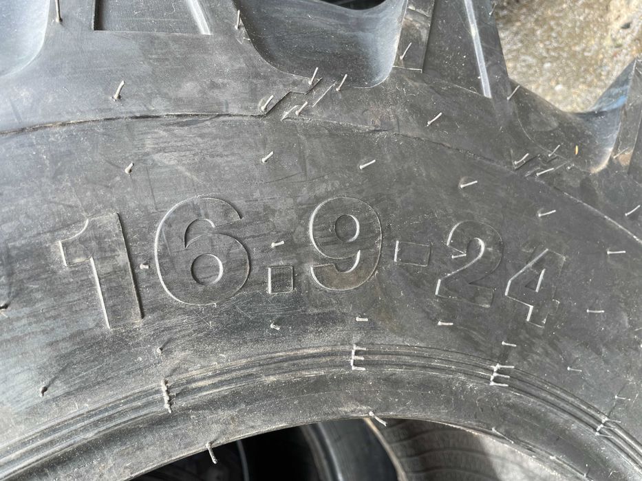 16.9-24 anvelope noi cu 10 pliuri pentru tractor fata marca OZKA