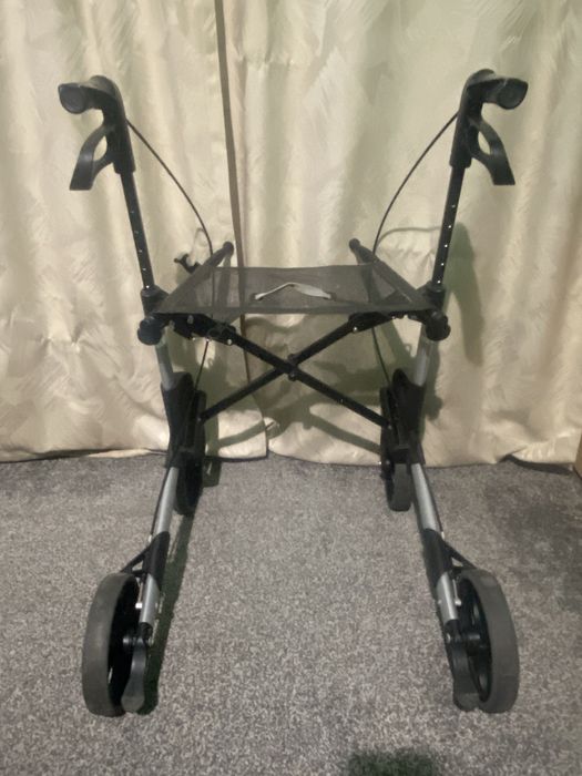 Caadru cu roti pliabil rolator carut cu rotile handicap