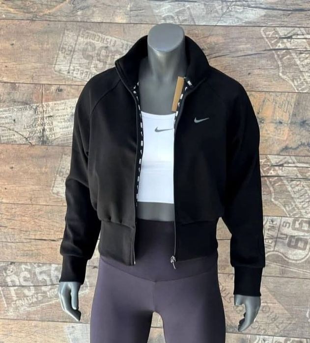 Дамски екипи, клинове, суитшъри Nikе