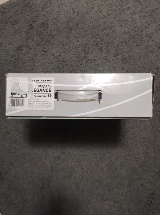 Фигурные коньки для девочки.