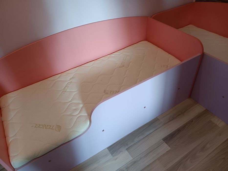 Детски легла с матраци + гардероб