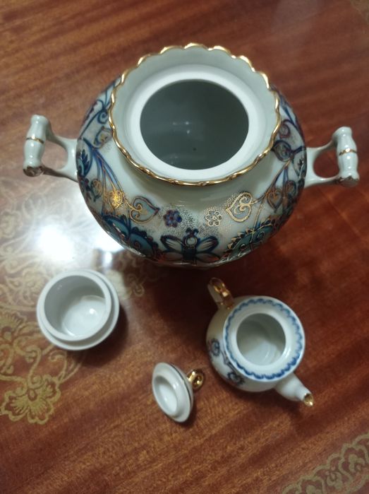 Редкий фарфоровый самовар с чайничком коростень