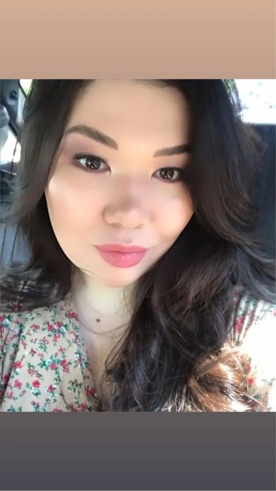 Макияж прическа локоны