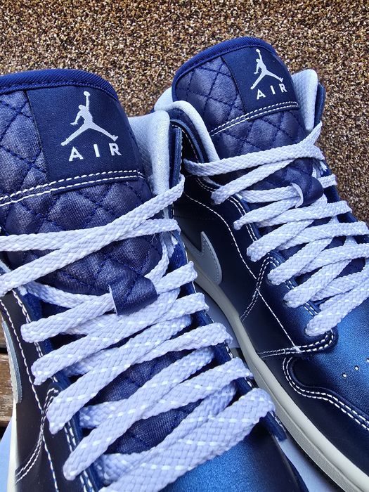 Wmns Nike Air Jordan 1 Mid