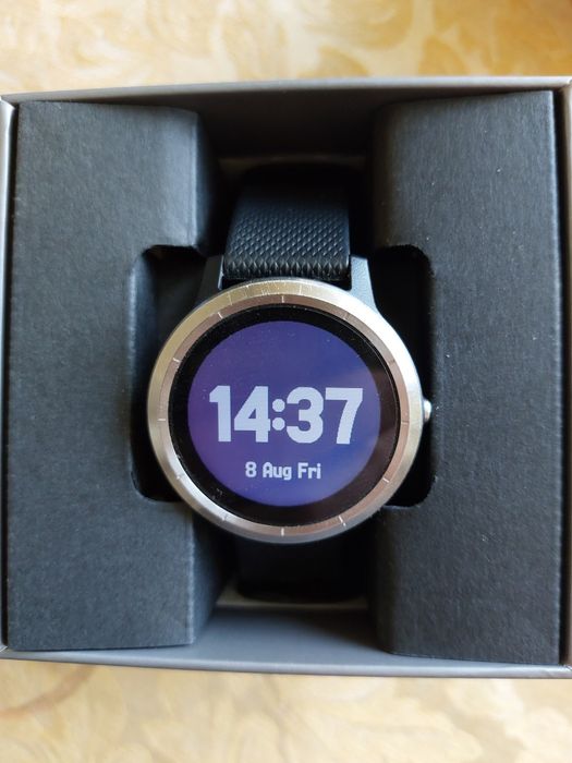 Продавам Garmin Vivoactive 3